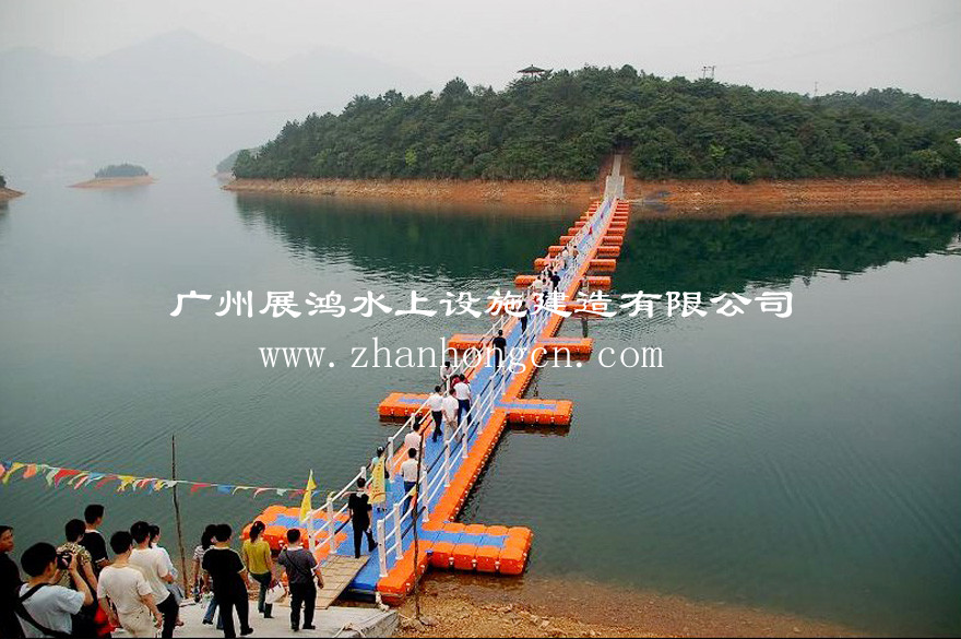 浮筒浮橋